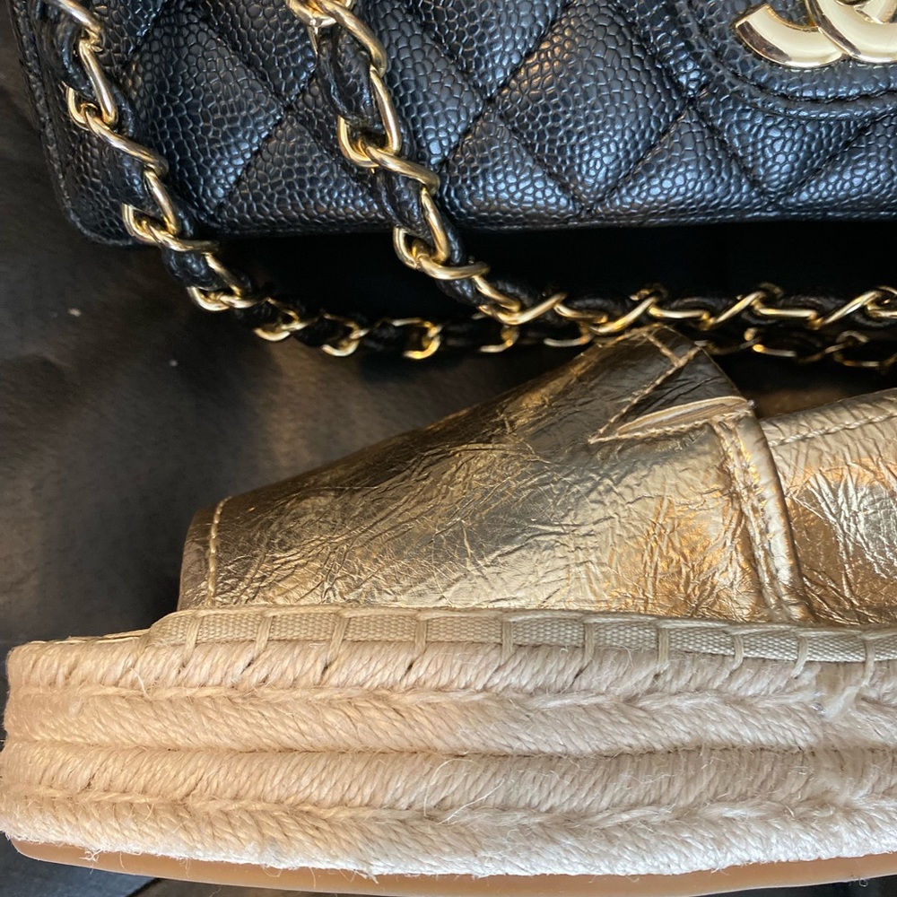 Stop traffic in a DKNY golden leather, peep toes espadrilles 😌 - Picture 6 of 12